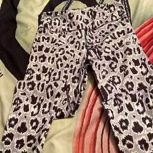 Snow leopard leggings
